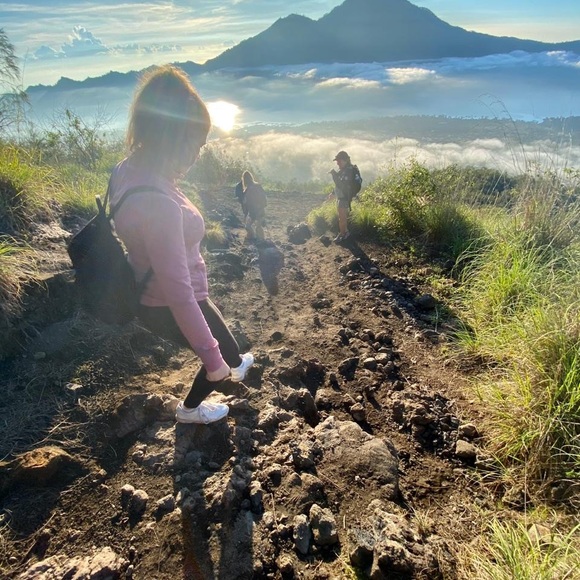 Meet your Posher, Danielle - Picture 3 of 6